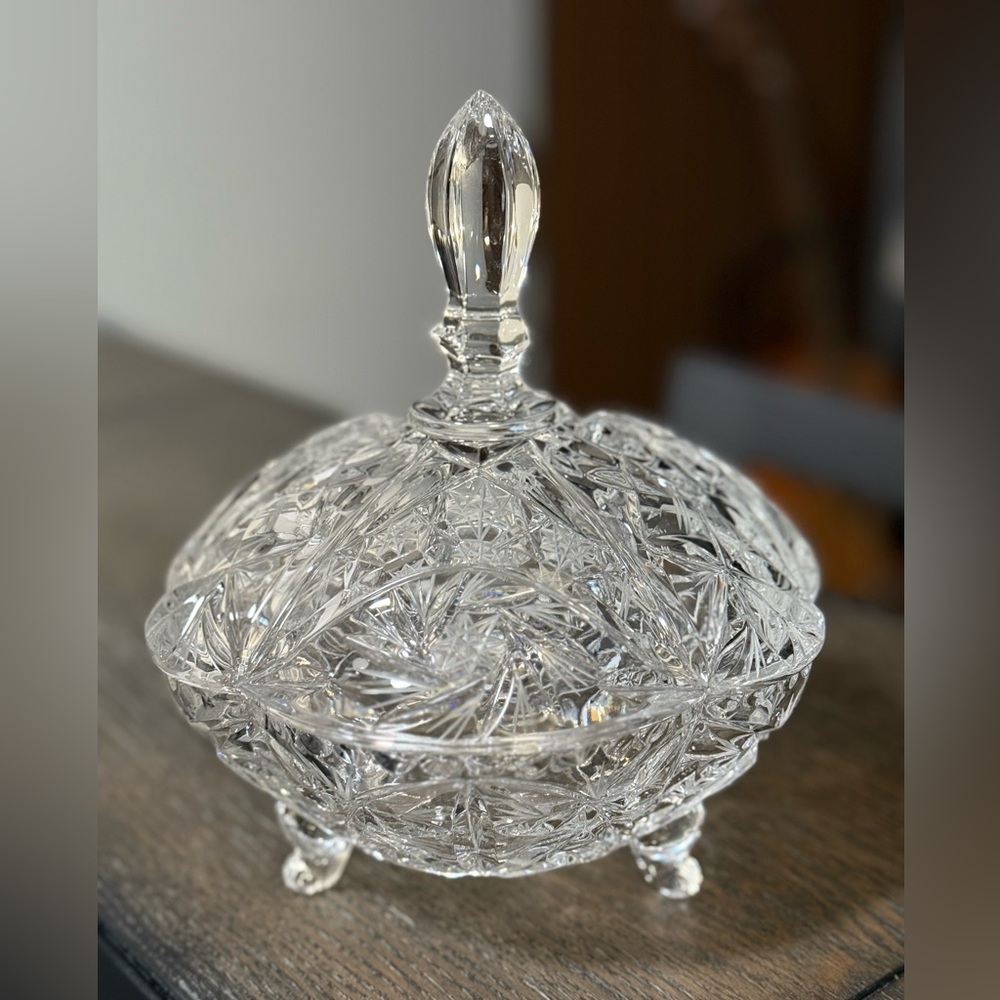 😍Vintage Lovely Footed Cut Crystal Candy Dish with Lid Pin Wheels